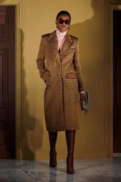 Look 32